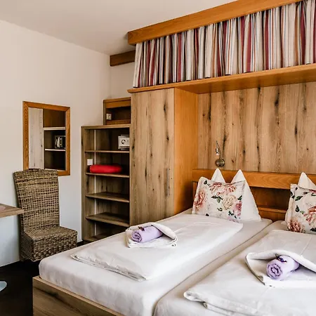 Haus Aschgan بيت ضيافة فيلاخ
