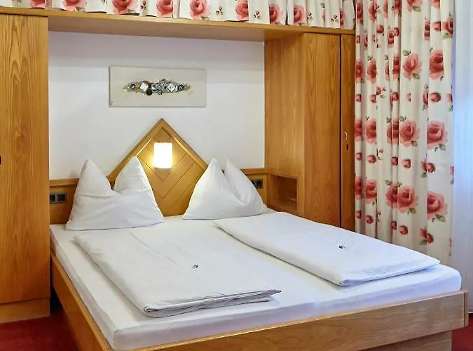 Haus Aschgan 게스트하우스 3*